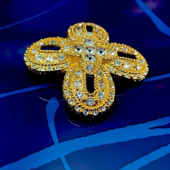 ST. JOHN Vintage Brooch Pin - Picture 6 of 7